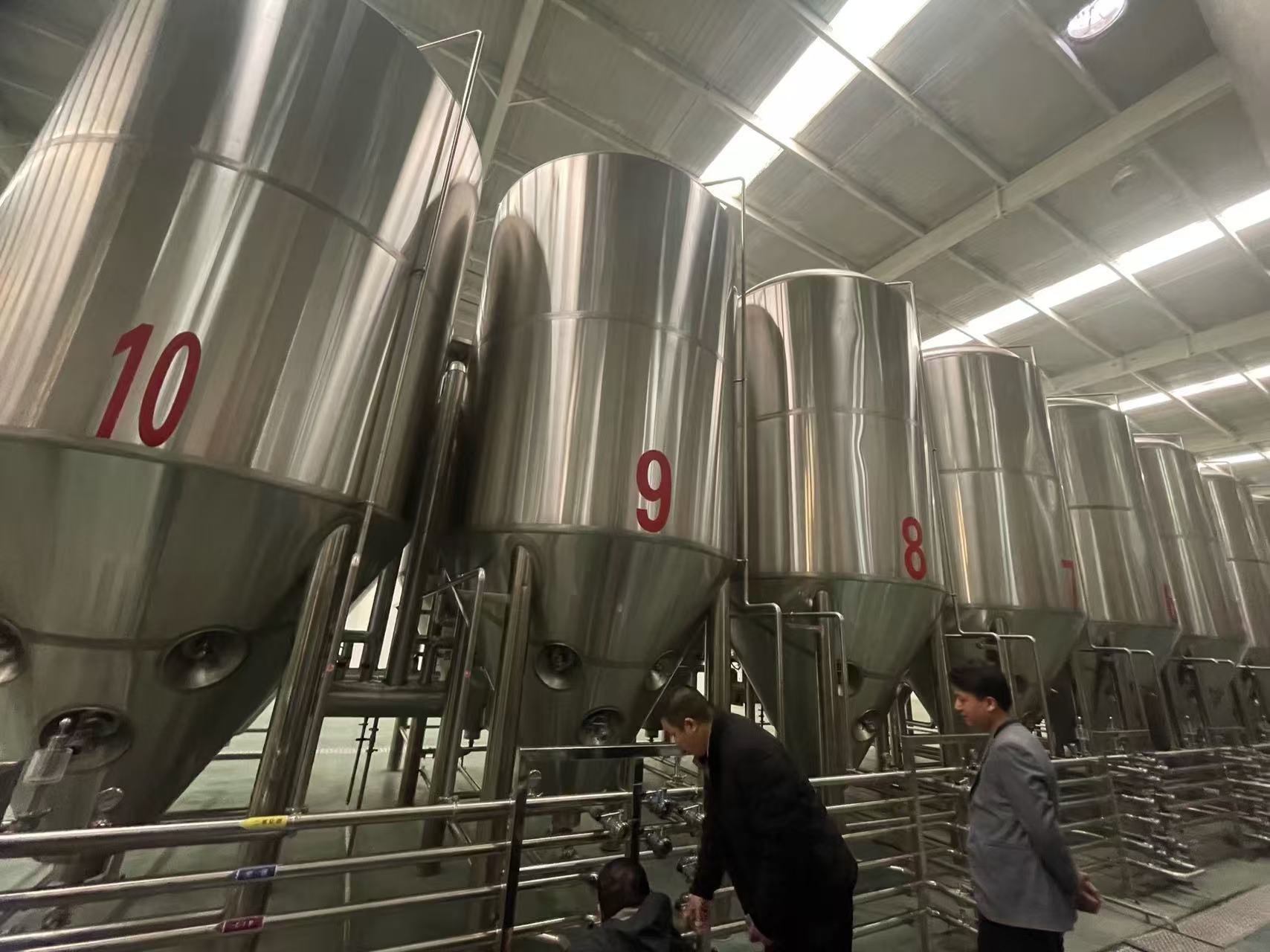 凉山精酿啤酒设备厂—平面布置、设备设计、制造、调试、培训等一条龙服务